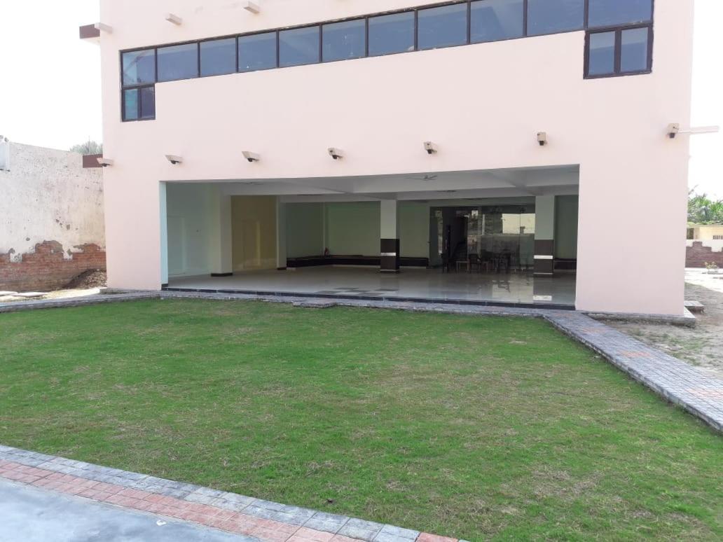 Aparthotel Yog Bhawan Greater Noida Exteriér fotografie